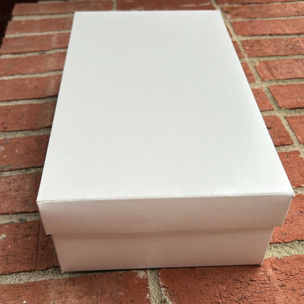 ULINE 5-Pack of Women’s White Shoe Boxes - Picture 4 of 11